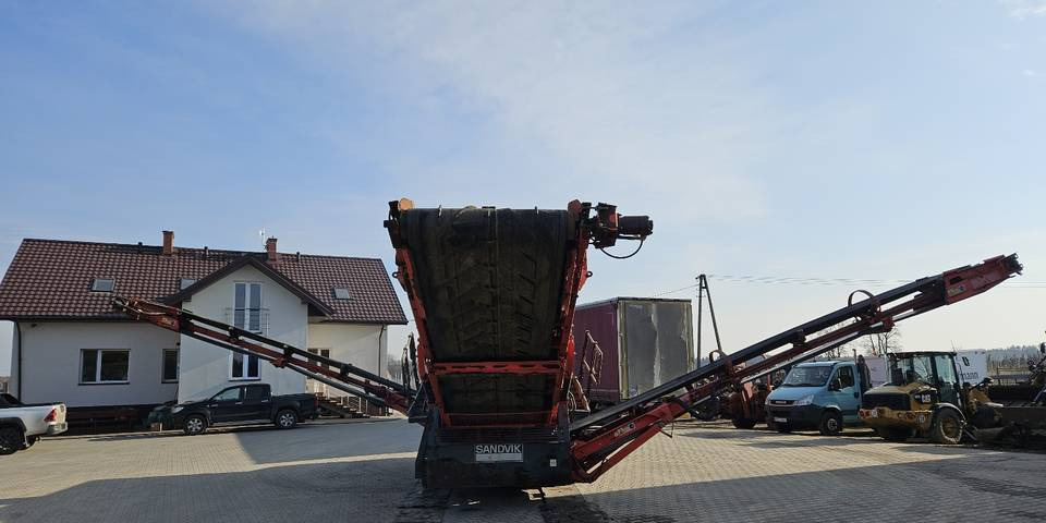 Przesiewacz mobilny Sandvik QE241 tylko 2980 h - Sijotuvas: foto 4 Przesiewacz mobilny Sandvik QE241 tylko 2980 h - Sijotuvas: foto 4