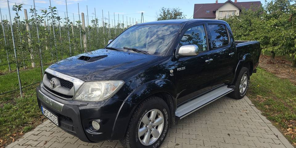 Toyota Hilux 3.0 SR5 automat 4x4 - Pikapas: foto 1 Toyota Hilux 3.0 SR5 automat 4x4 - Pikapas: foto 1