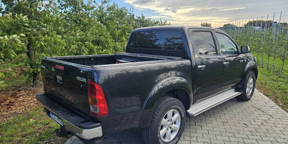 Toyota Hilux 3.0 SR5 automat 4x4 - Pikapas: foto 5 Toyota Hilux 3.0 SR5 automat 4x4 - Pikapas: foto 5