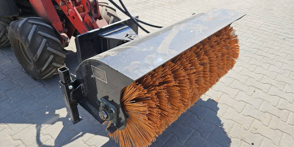 Zamiatarka szczotka do miniładowarki Avant, Ditch Witch - Grindų šlavimo mašina: foto 5 Zamiatarka szczotka do miniładowarki Avant, Ditch Witch - Grindų šlavimo mašina: foto 5