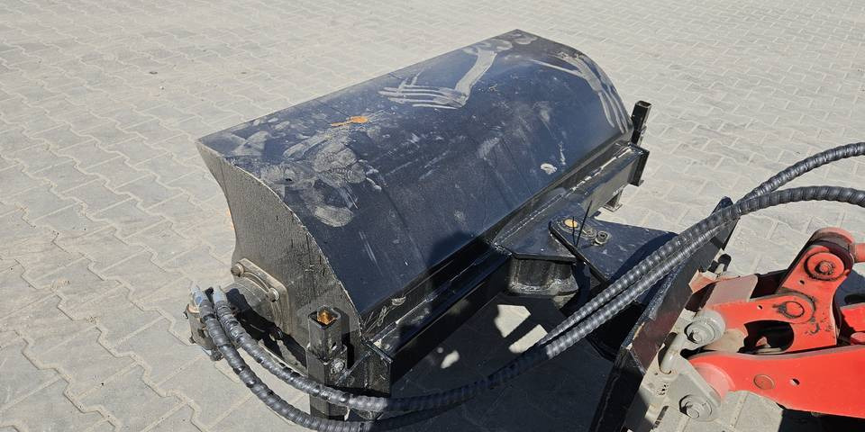 Zamiatarka szczotka do miniładowarki Avant, Ditch Witch - Grindų šlavimo mašina: foto 2 Zamiatarka szczotka do miniładowarki Avant, Ditch Witch - Grindų šlavimo mašina: foto 2