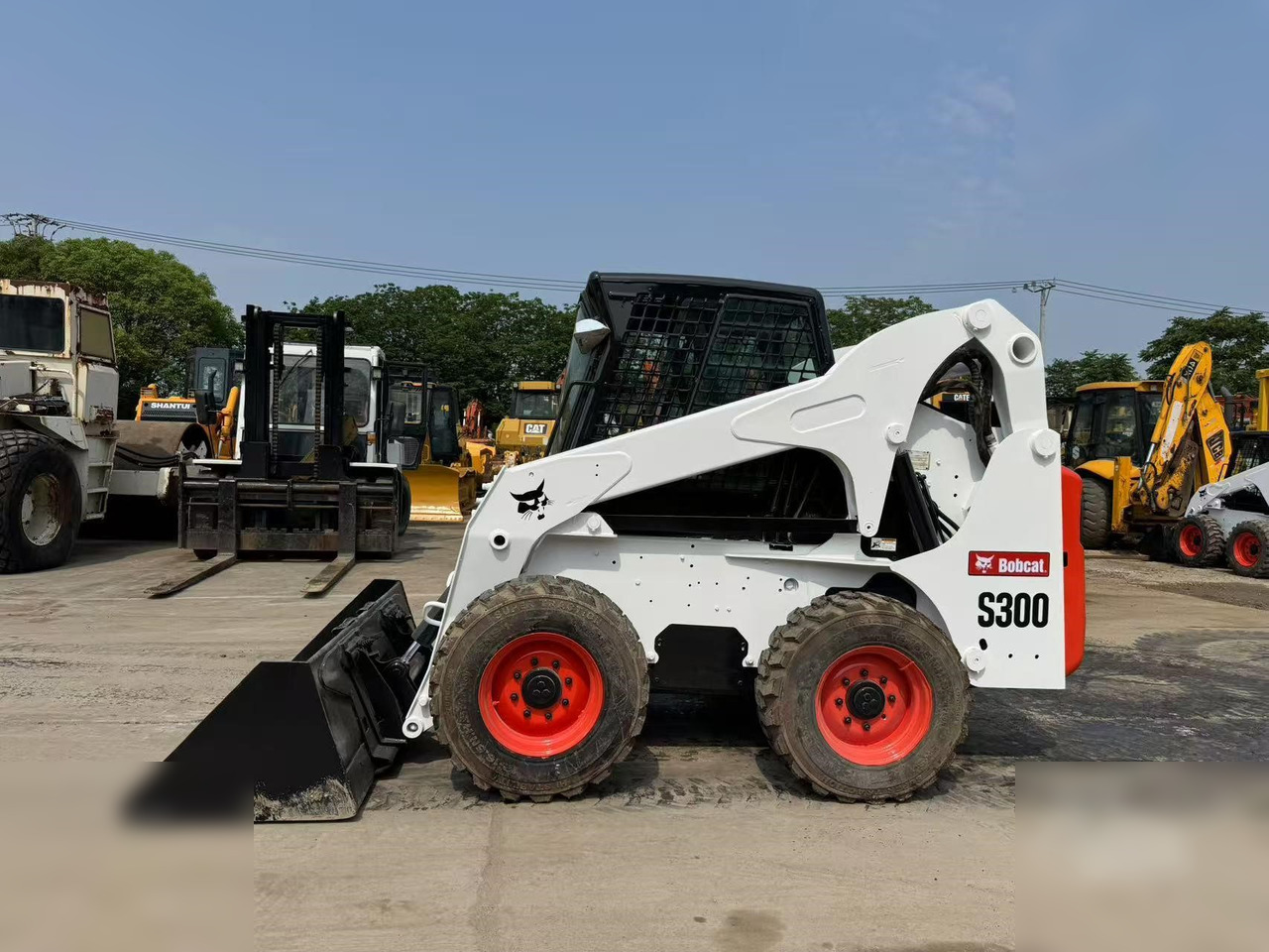 BOBCAT S300 - Mini krautuvas: foto 1 BOBCAT S300 - Mini krautuvas: foto 1