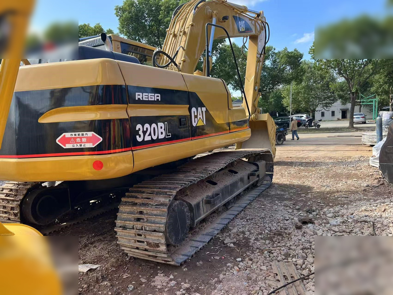 CATERPILLAR 320BL - Vikšrinis ekskavatorius: foto 3 CATERPILLAR 320BL - Vikšrinis ekskavatorius: foto 3