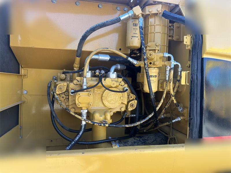 CATERPILLAR 320BL - Vikšrinis ekskavatorius: foto 5 CATERPILLAR 320BL - Vikšrinis ekskavatorius: foto 5