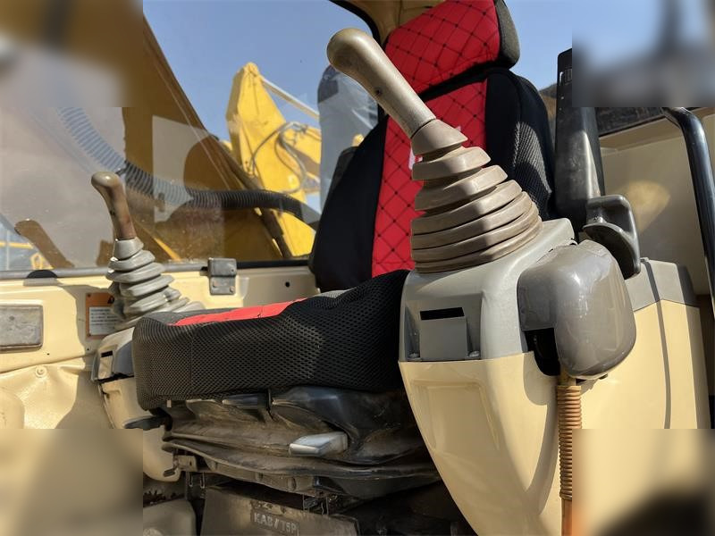 CATERPILLAR 320BL - Vikšrinis ekskavatorius: foto 4 CATERPILLAR 320BL - Vikšrinis ekskavatorius: foto 4