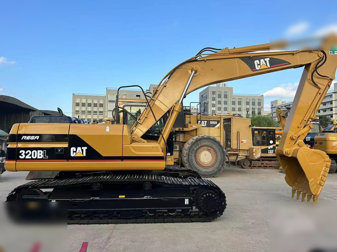 CATERPILLAR 320BL - Vikšrinis ekskavatorius: foto 5 CATERPILLAR 320BL - Vikšrinis ekskavatorius: foto 5
