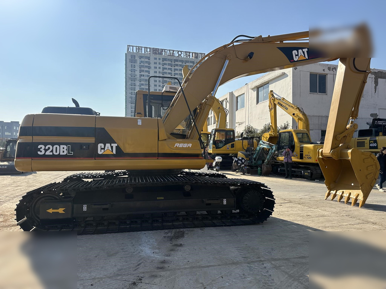 CATERPILLAR 320BL - Vikšrinis ekskavatorius: foto 2 CATERPILLAR 320BL - Vikšrinis ekskavatorius: foto 2