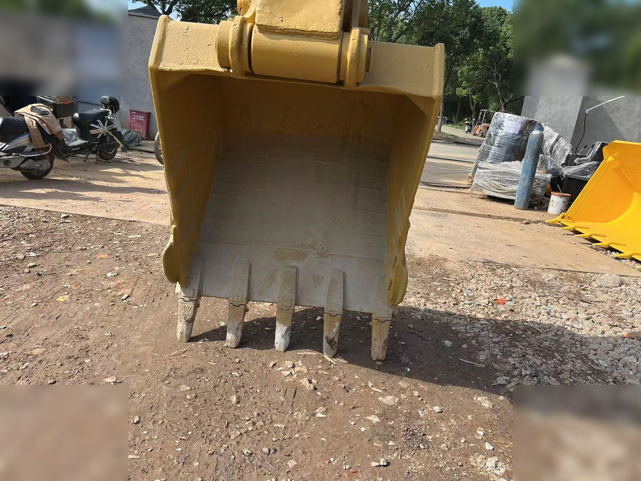 CATERPILLAR 320BL - Vikšrinis ekskavatorius: foto 4 CATERPILLAR 320BL - Vikšrinis ekskavatorius: foto 4