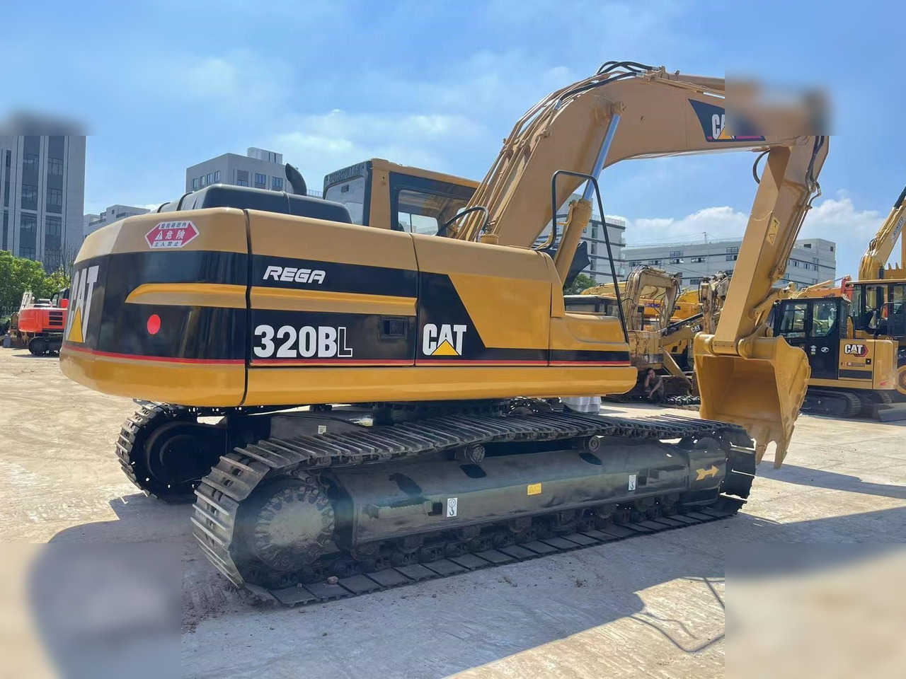 CATERPILLAR 320BL - Vikšrinis ekskavatorius: foto 5 CATERPILLAR 320BL - Vikšrinis ekskavatorius: foto 5