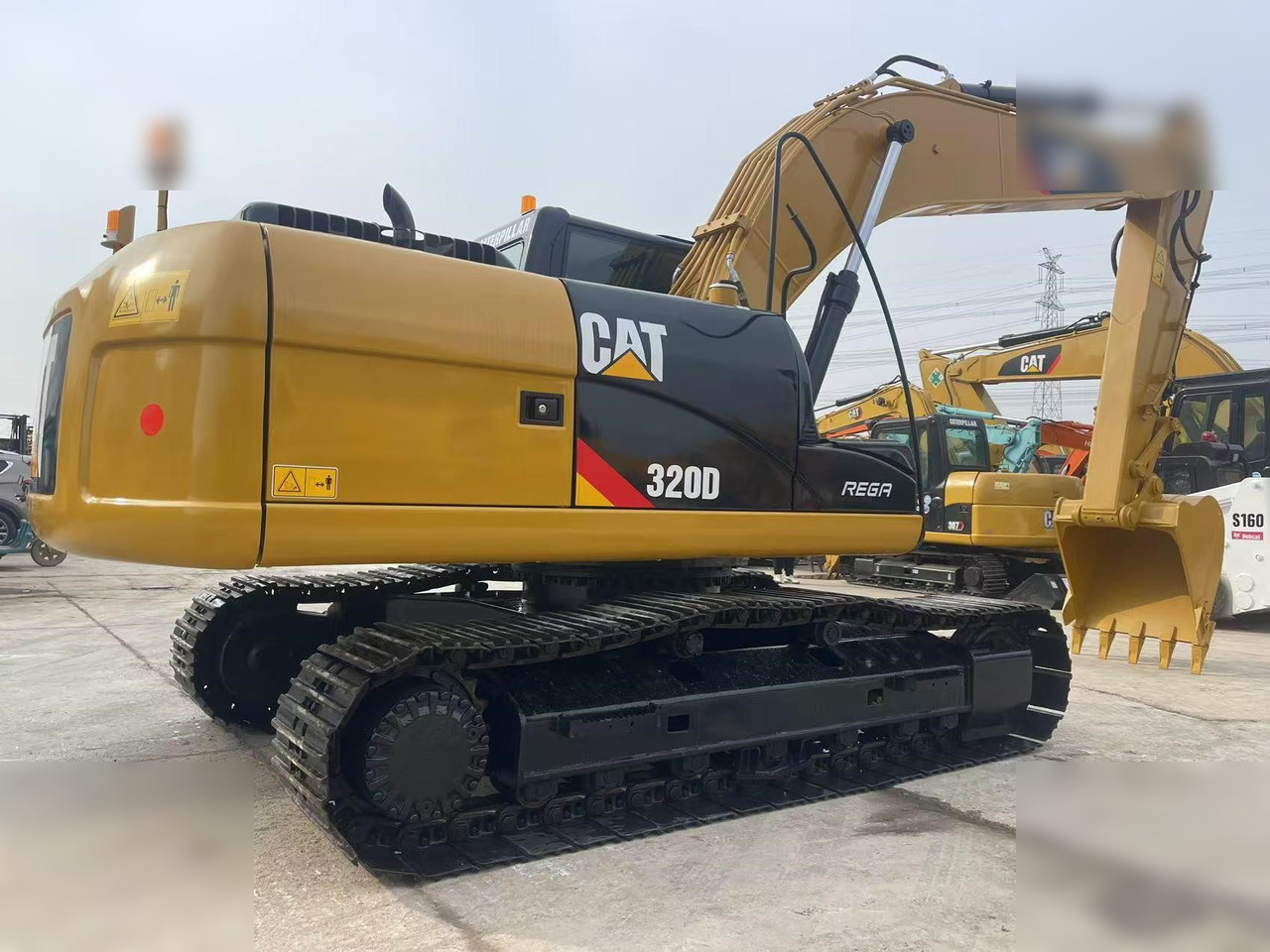 CATERPILLAR 320D - Vikšrinis ekskavatorius: foto 2 CATERPILLAR 320D - Vikšrinis ekskavatorius: foto 2