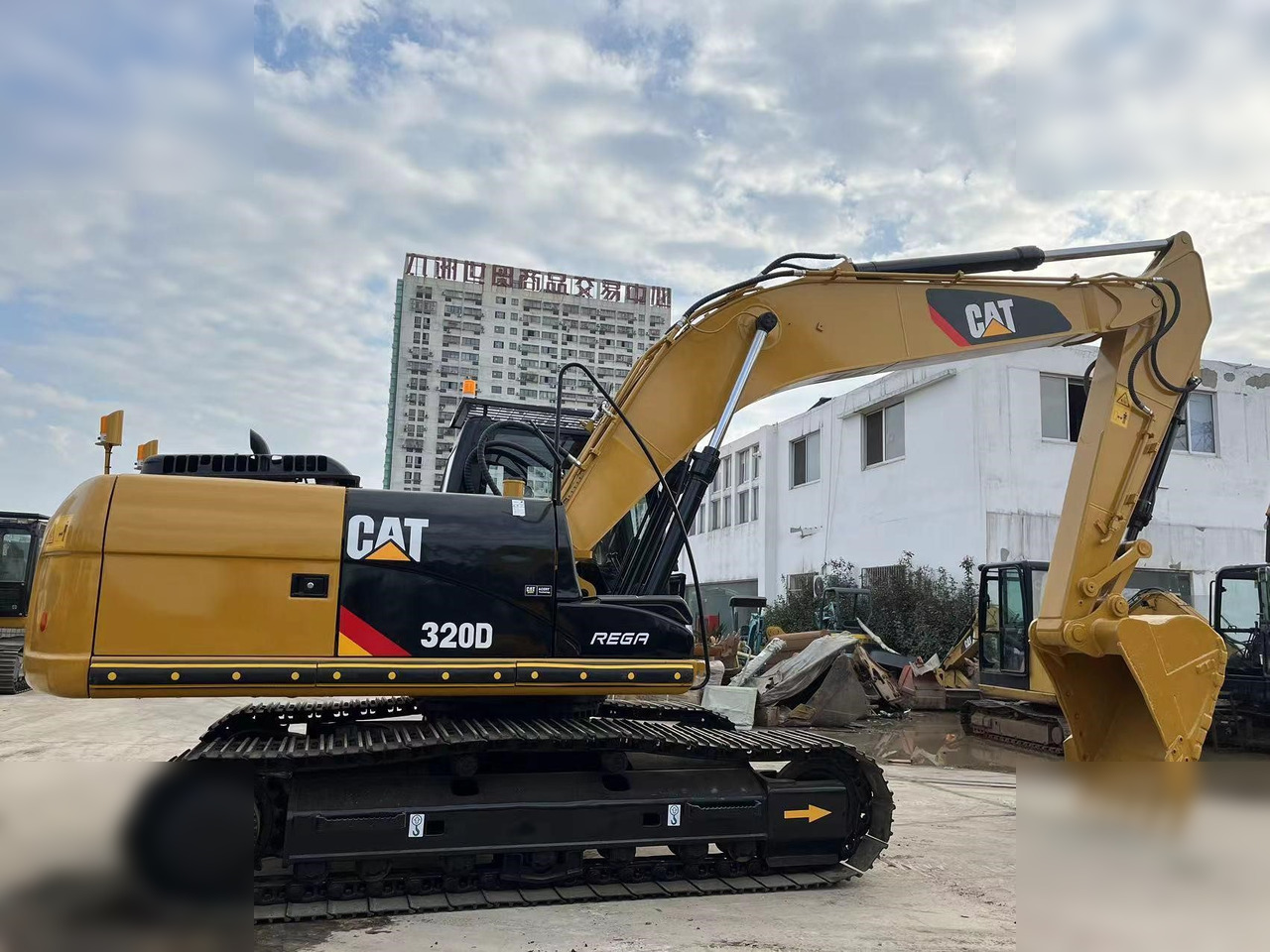 CATERPILLAR 320D - Vikšrinis ekskavatorius: foto 4 CATERPILLAR 320D - Vikšrinis ekskavatorius: foto 4