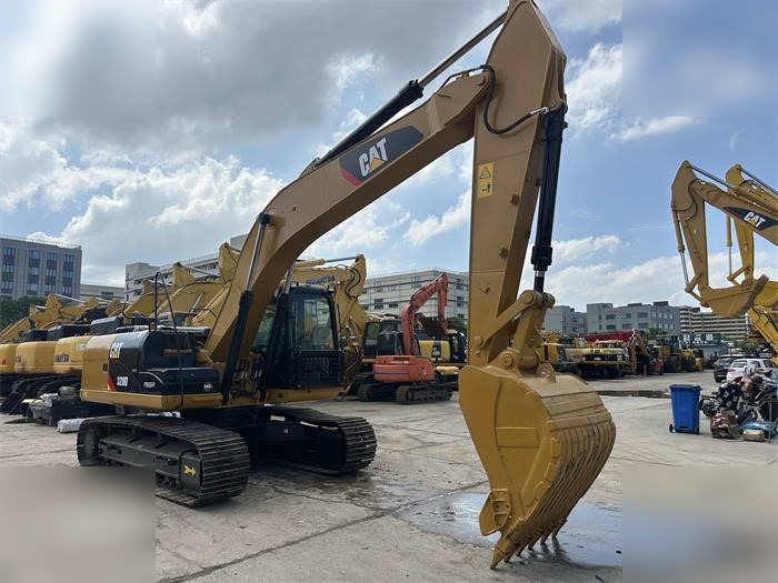 CATERPILLAR 320D - Vikšrinis ekskavatorius: foto 3 CATERPILLAR 320D - Vikšrinis ekskavatorius: foto 3