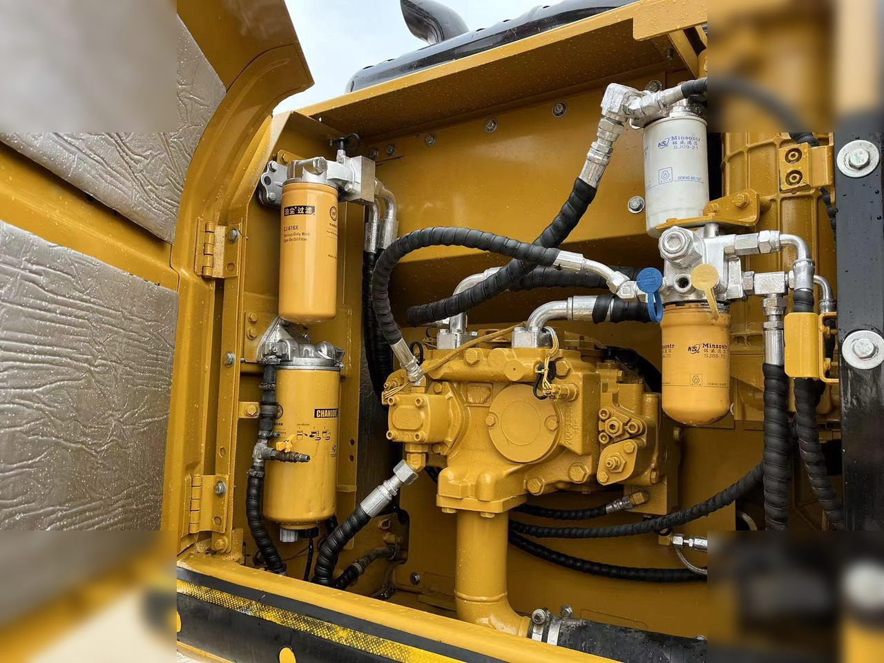 Vikšrinis ekskavatorius CATERPILLAR 320D2: foto 9