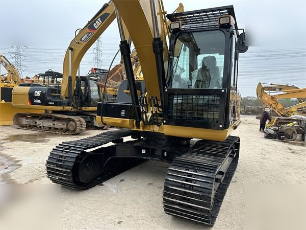 CATERPILLAR 320D2 - Vikšrinis ekskavatorius: foto 5 CATERPILLAR 320D2 - Vikšrinis ekskavatorius: foto 5