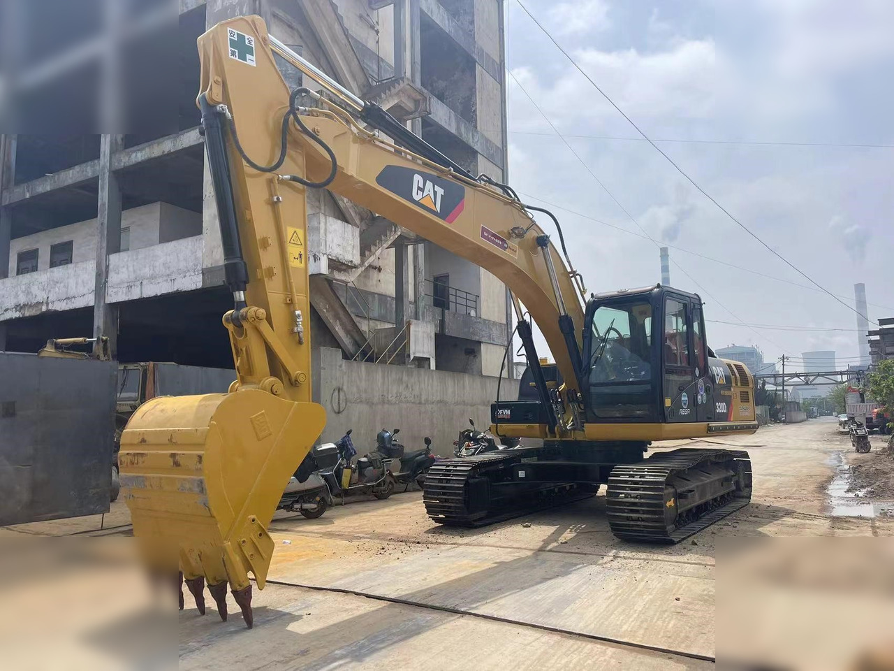 CATERPILLAR 320DL - Vikšrinis ekskavatorius: foto 1 CATERPILLAR 320DL - Vikšrinis ekskavatorius: foto 1
