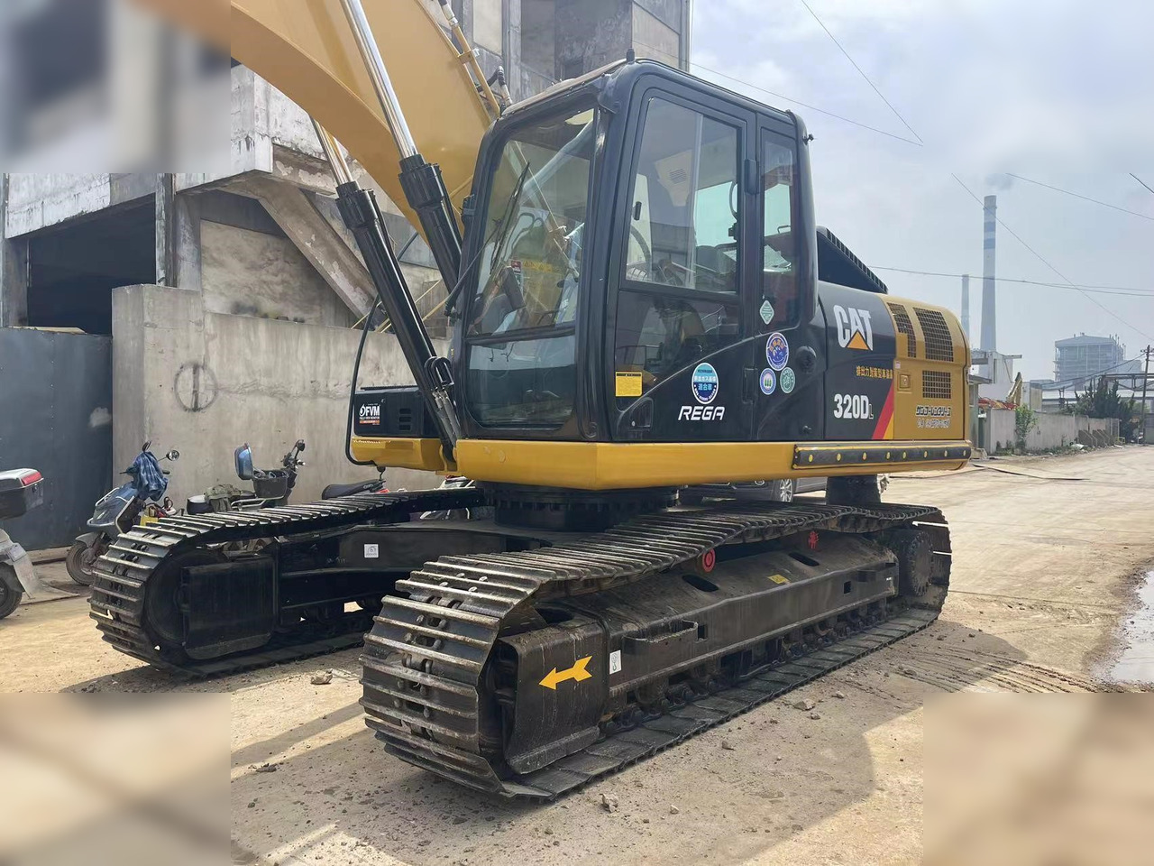CATERPILLAR 320DL - Vikšrinis ekskavatorius: foto 3 CATERPILLAR 320DL - Vikšrinis ekskavatorius: foto 3