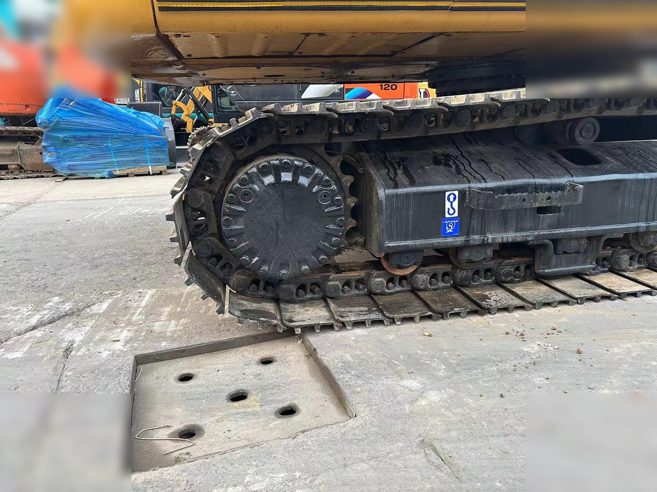 CATERPILLAR 323DL - Vikšrinis ekskavatorius: foto 3 CATERPILLAR 323DL - Vikšrinis ekskavatorius: foto 3