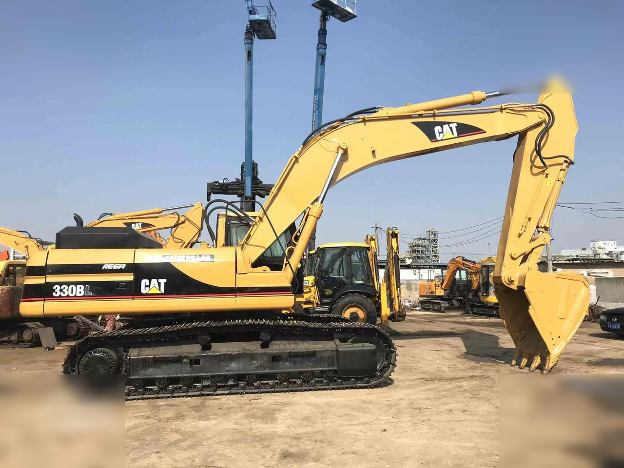 CATERPILLAR 330BL - Vikšrinis ekskavatorius: foto 1 CATERPILLAR 330BL - Vikšrinis ekskavatorius: foto 1