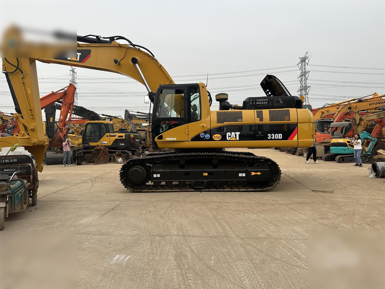 CATERPILLAR 330D - Vikšrinis ekskavatorius: foto 3 CATERPILLAR 330D - Vikšrinis ekskavatorius: foto 3