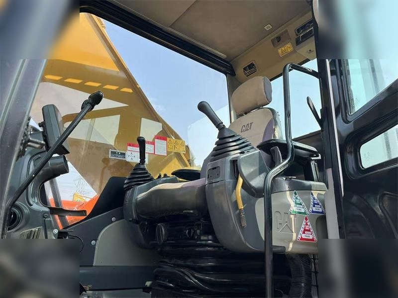 CATERPILLAR 330D - Vikšrinis ekskavatorius: foto 3 CATERPILLAR 330D - Vikšrinis ekskavatorius: foto 3