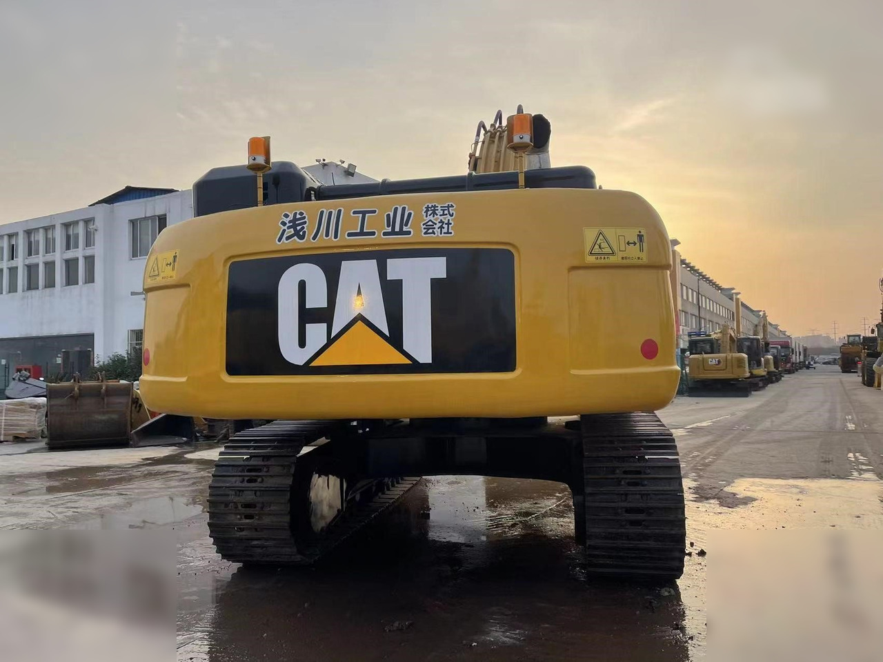 CATERPILLAR 330D - Vikšrinis ekskavatorius: foto 3 CATERPILLAR 330D - Vikšrinis ekskavatorius: foto 3