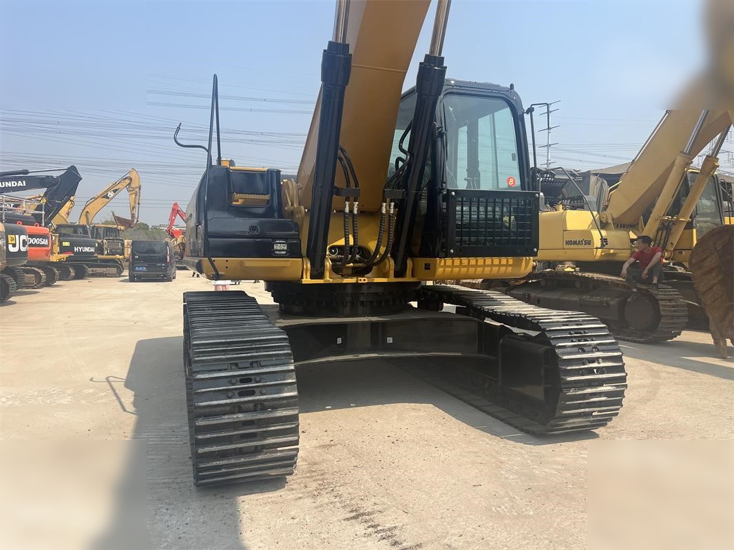 CATERPILLAR 330D - Vikšrinis ekskavatorius: foto 4 CATERPILLAR 330D - Vikšrinis ekskavatorius: foto 4