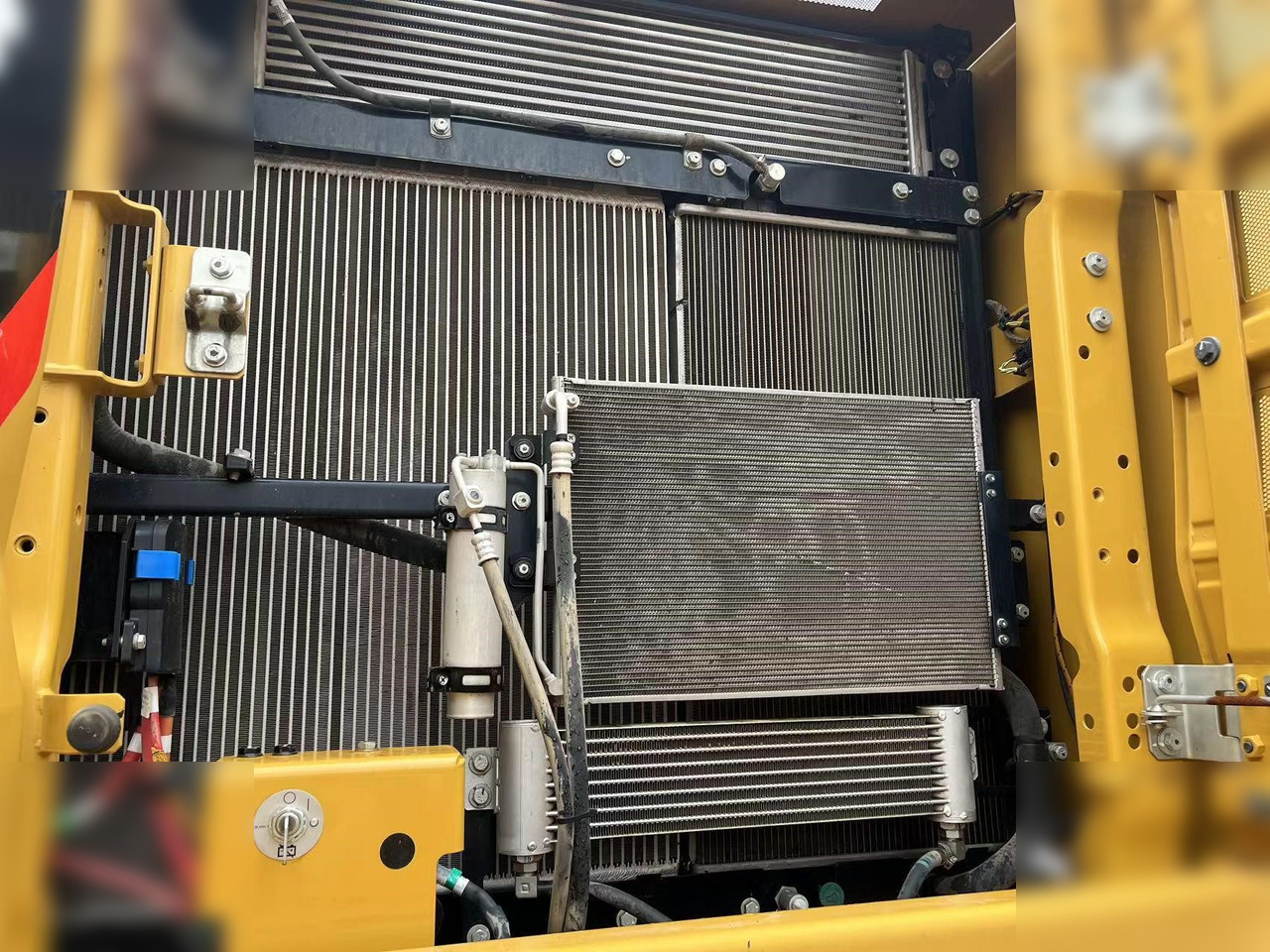 CATERPILLAR 330GC - Vikšrinis ekskavatorius: foto 5 CATERPILLAR 330GC - Vikšrinis ekskavatorius: foto 5