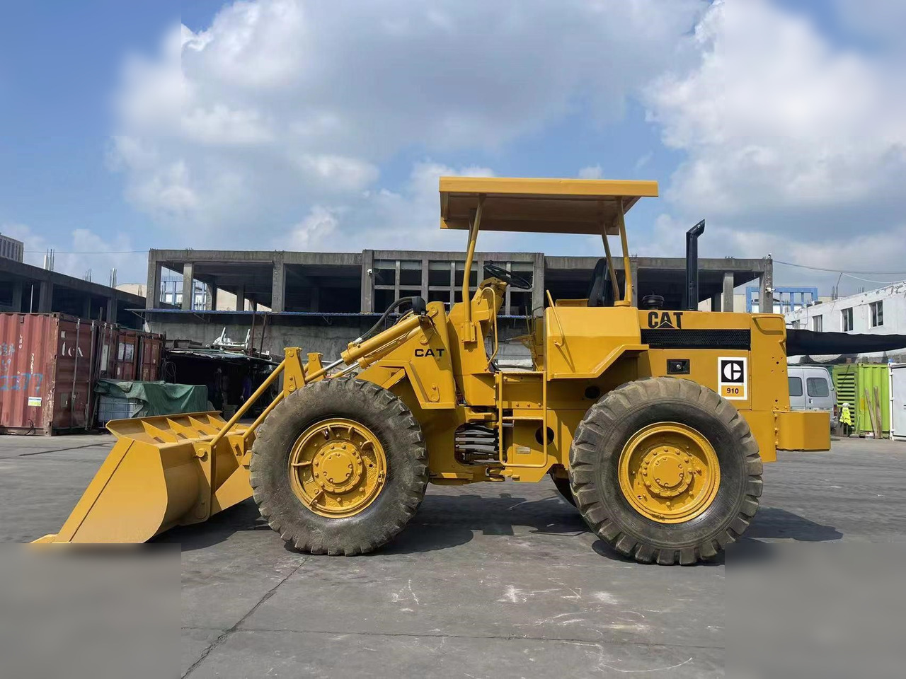 CATERPILLAR 910 - Ratinis krautuvas: foto 1 CATERPILLAR 910 - Ratinis krautuvas: foto 1
