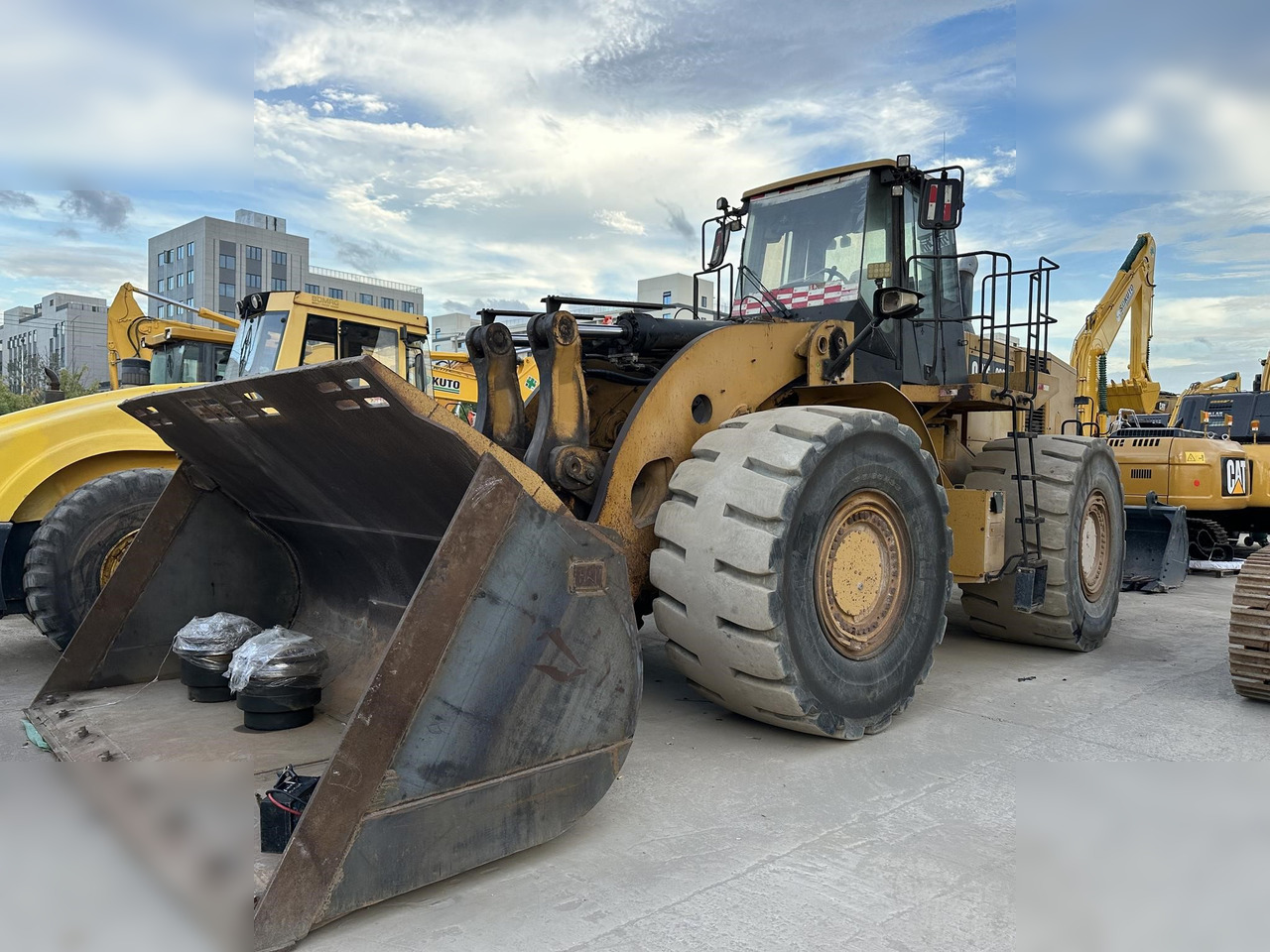 CATERPILLAR 986H - Ratinis krautuvas: foto 1 CATERPILLAR 986H - Ratinis krautuvas: foto 1