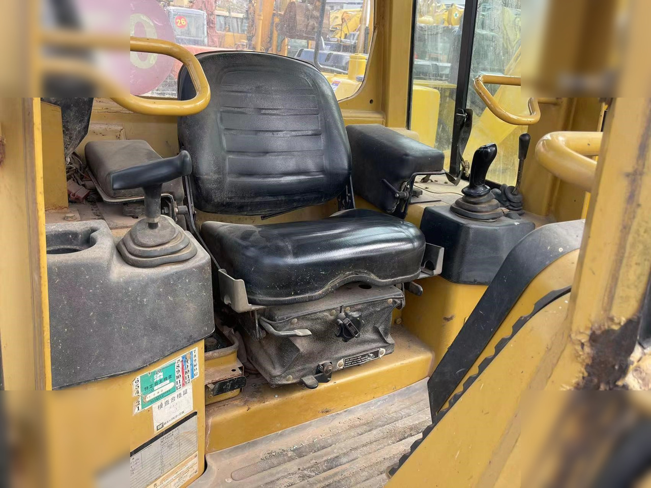 CATERPILLAR D3G - Buldozeris: foto 5 CATERPILLAR D3G - Buldozeris: foto 5