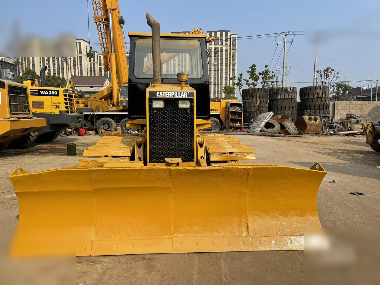 CATERPILLAR D4C - Buldozeris: foto 2 CATERPILLAR D4C - Buldozeris: foto 2