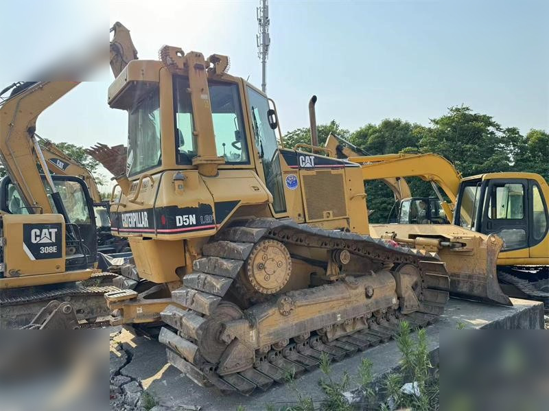 CATERPILLAR D5N - Buldozeris: foto 2 CATERPILLAR D5N - Buldozeris: foto 2