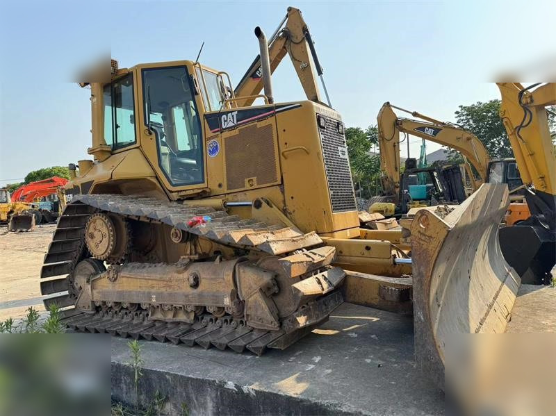 CATERPILLAR D5N - Buldozeris: foto 3 CATERPILLAR D5N - Buldozeris: foto 3