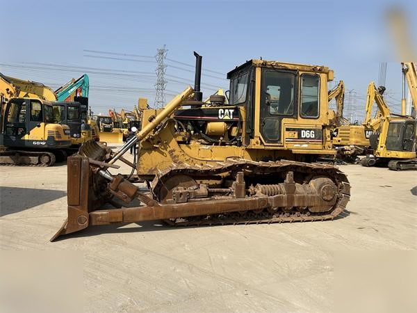 CATERPILLAR D6G - Buldozeris: foto 3 CATERPILLAR D6G - Buldozeris: foto 3