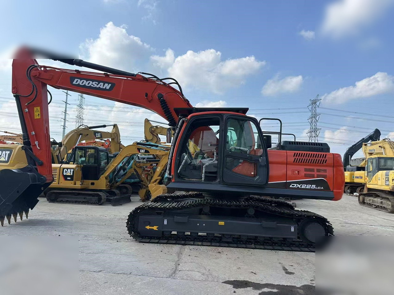 DOOSAN DX225 LCA - Vikšrinis ekskavatorius: foto 1 DOOSAN DX225 LCA - Vikšrinis ekskavatorius: foto 1