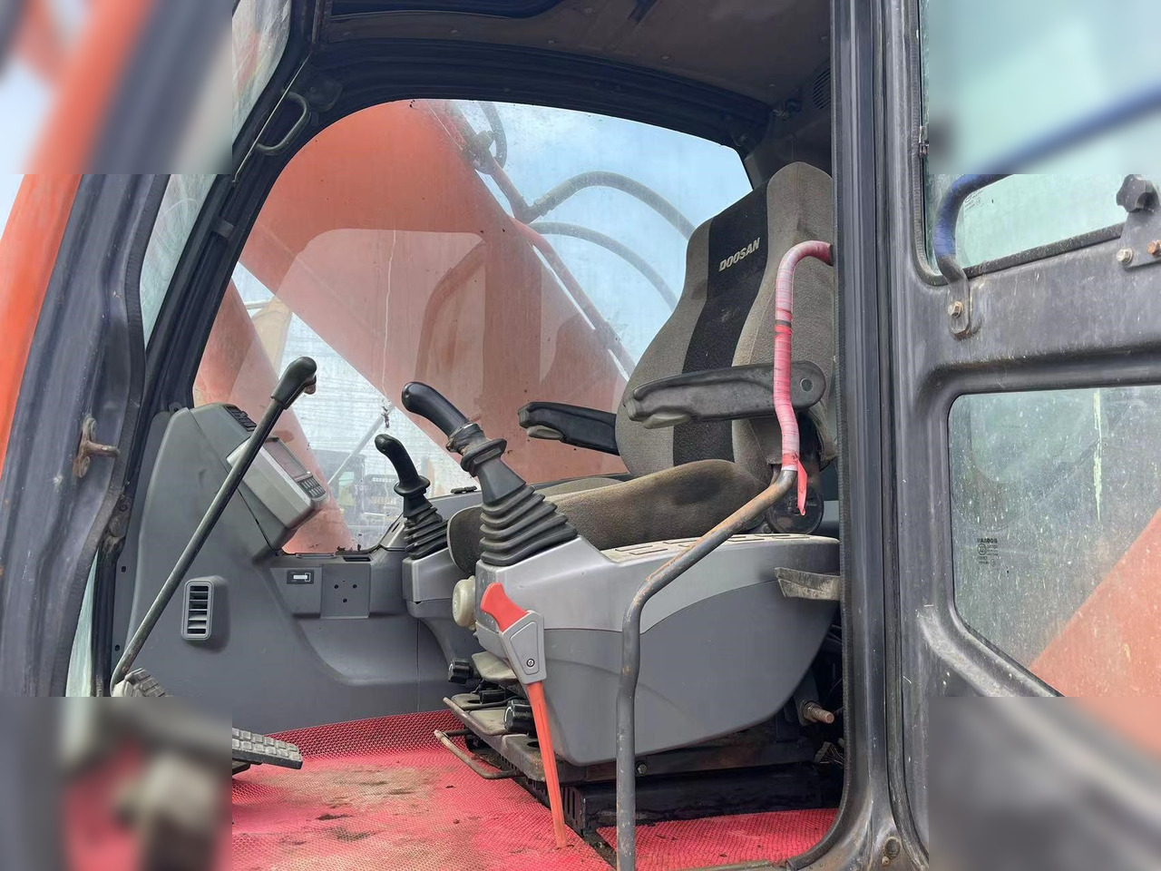 DOOSAN DX225 LCA - Vikšrinis ekskavatorius: foto 4 DOOSAN DX225 LCA - Vikšrinis ekskavatorius: foto 4