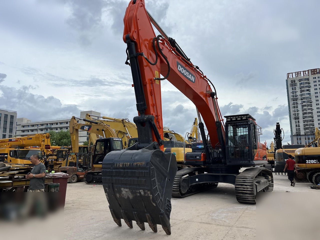 DOOSAN DX340 LCA - Vikšrinis ekskavatorius: foto 3 DOOSAN DX340 LCA - Vikšrinis ekskavatorius: foto 3