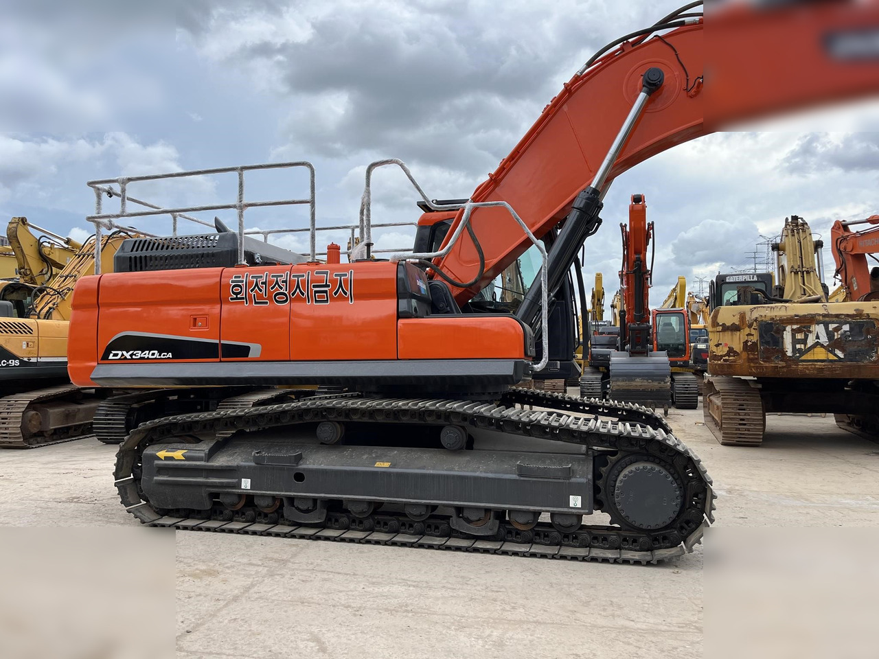 DOOSAN DX340 LCA - Vikšrinis ekskavatorius: foto 5 DOOSAN DX340 LCA - Vikšrinis ekskavatorius: foto 5