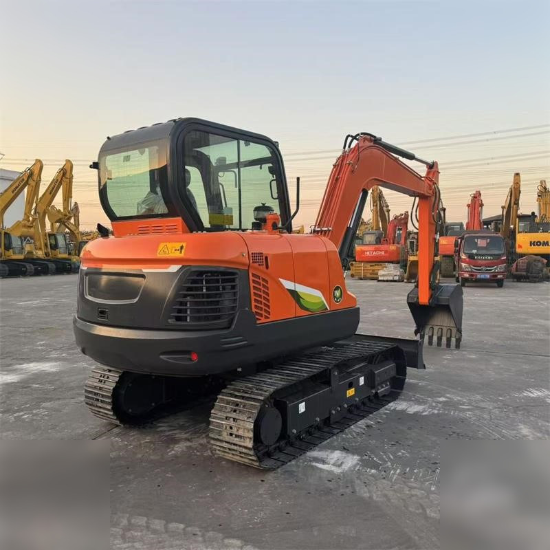DOOSAN DX60E-10N - Vikšrinis ekskavatorius: foto 3 DOOSAN DX60E-10N - Vikšrinis ekskavatorius: foto 3