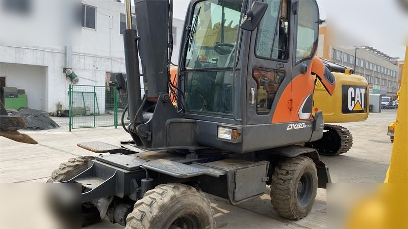 DOOSAN DX60W ECO - Ratinis ekskavatorius: foto 5 DOOSAN DX60W ECO - Ratinis ekskavatorius: foto 5