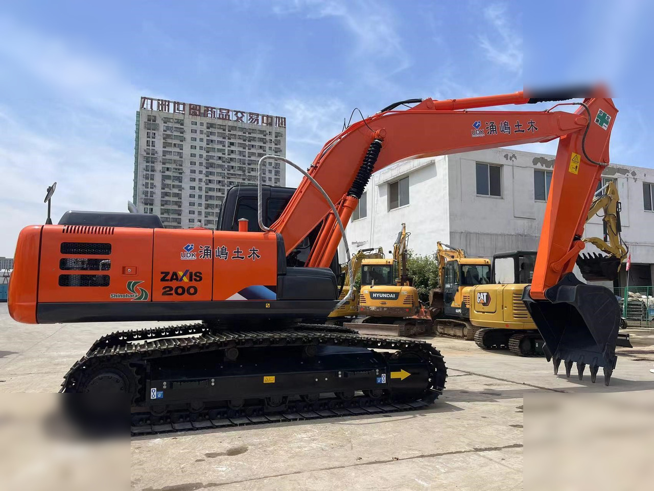 HITACHI ZX200 - Vikšrinis ekskavatorius: foto 1 HITACHI ZX200 - Vikšrinis ekskavatorius: foto 1