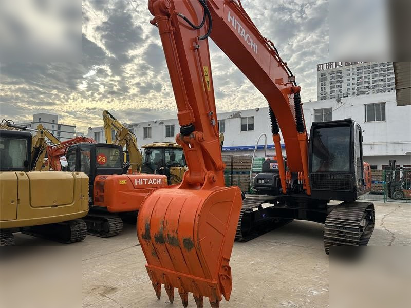 HITACHI ZX200 LC - Vikšrinis ekskavatorius: foto 2 HITACHI ZX200 LC - Vikšrinis ekskavatorius: foto 2
