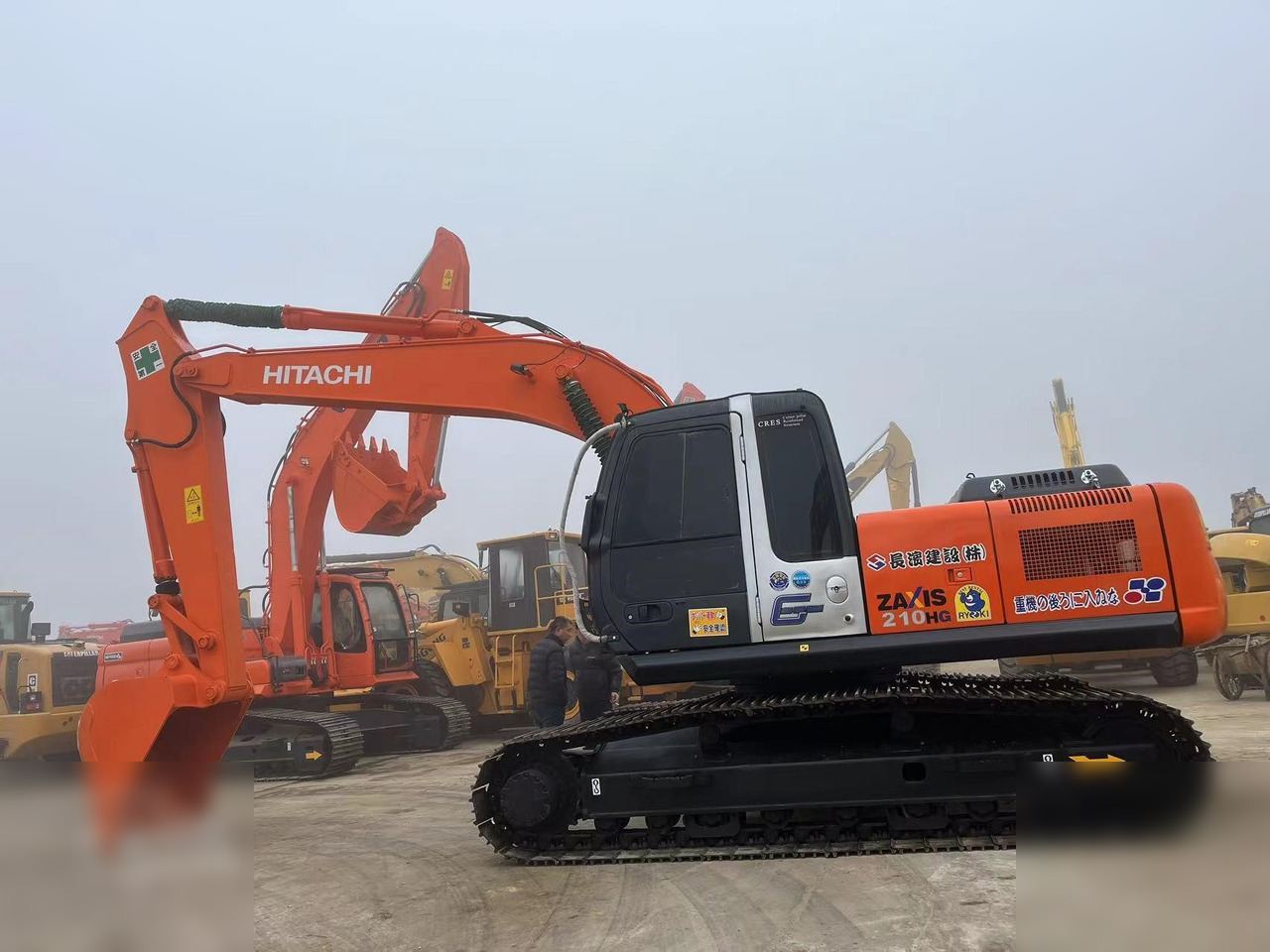 HITACHI ZX210 LC-3G - Vikšrinis ekskavatorius: foto 1 HITACHI ZX210 LC-3G - Vikšrinis ekskavatorius: foto 1