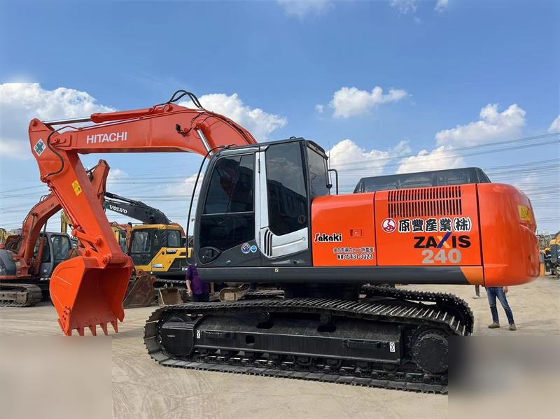 HITACHI ZX240-3 - Vikšrinis ekskavatorius: foto 3 HITACHI ZX240-3 - Vikšrinis ekskavatorius: foto 3