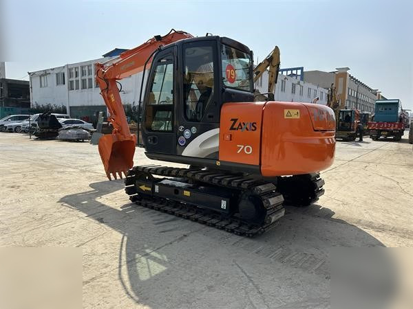HITACHI ZX70 - Vikšrinis ekskavatorius: foto 1 HITACHI ZX70 - Vikšrinis ekskavatorius: foto 1