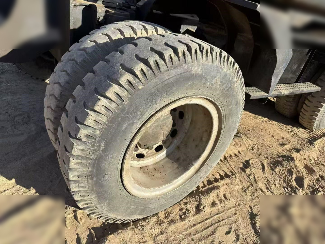 Ratinis ekskavatorius HYUNDAI ROBEX 150W-7A: foto 7