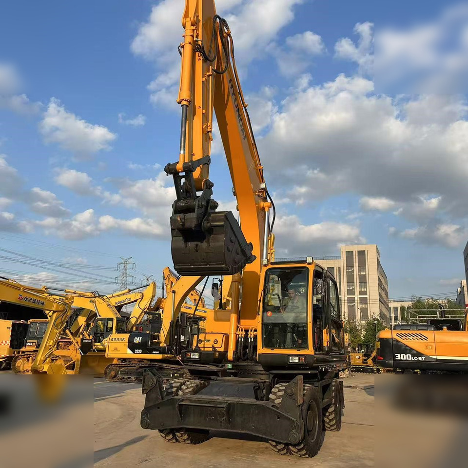 HYUNDAI ROBEX 210W-9 - Ratinis ekskavatorius: foto 2 HYUNDAI ROBEX 210W-9 - Ratinis ekskavatorius: foto 2