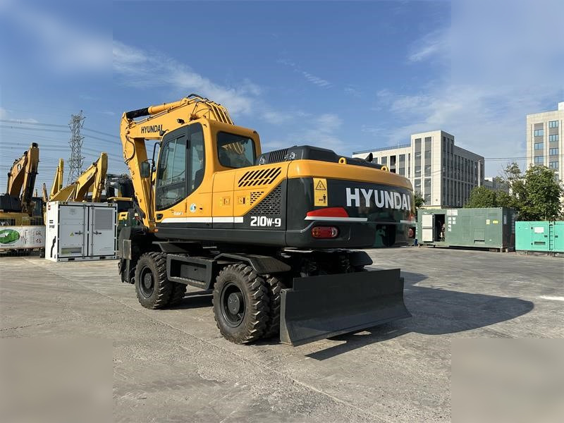 HYUNDAI ROBEX 210W-9 - Ratinis ekskavatorius: foto 2 HYUNDAI ROBEX 210W-9 - Ratinis ekskavatorius: foto 2