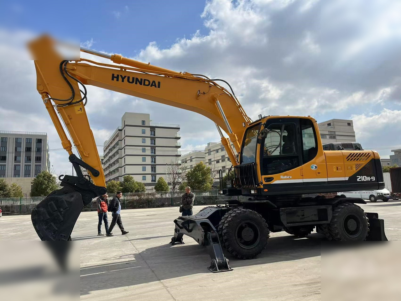 HYUNDAI ROBEX 210W-9 - Ratinis ekskavatorius: foto 4 HYUNDAI ROBEX 210W-9 - Ratinis ekskavatorius: foto 4