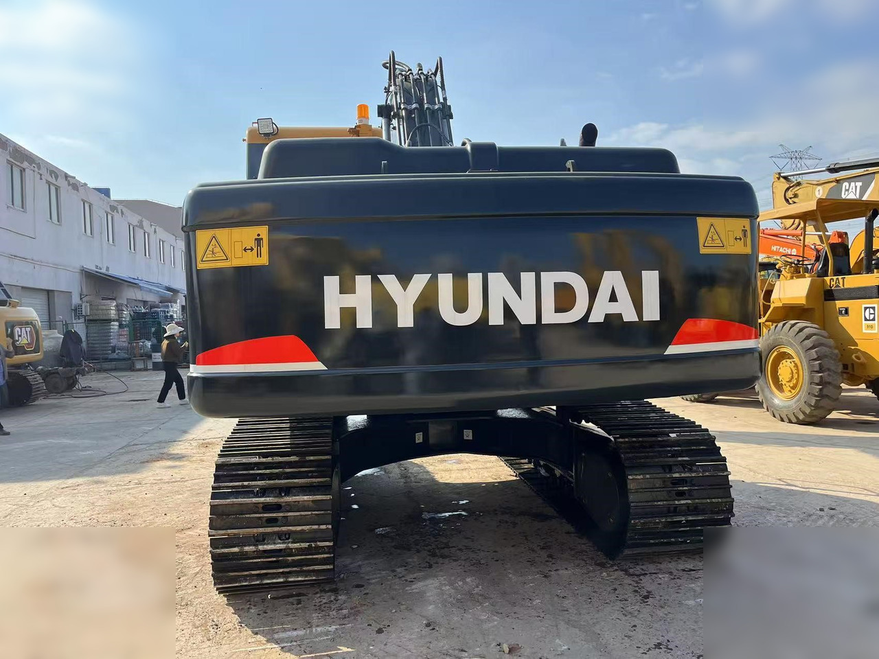 HYUNDAI ROBEX 220 LC-9S - Vikšrinis ekskavatorius: foto 3 HYUNDAI ROBEX 220 LC-9S - Vikšrinis ekskavatorius: foto 3